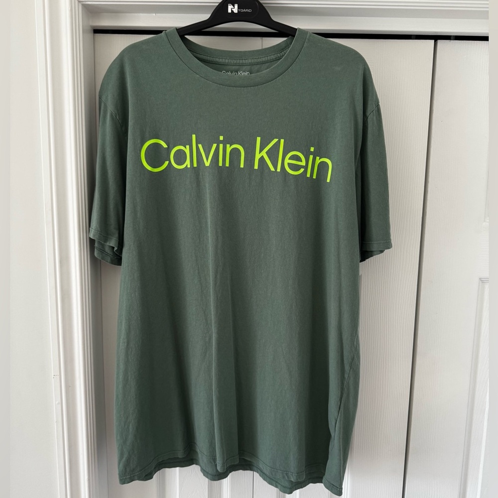 Calvin Klein t shirt